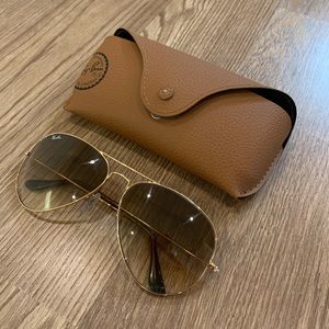 RayBan fades with case